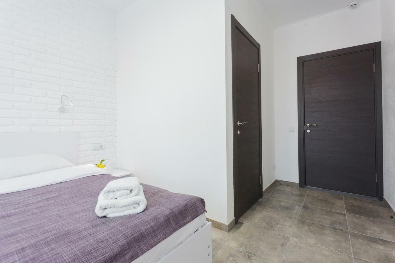Skyhome Na Nauky Kyiv Exterior photo